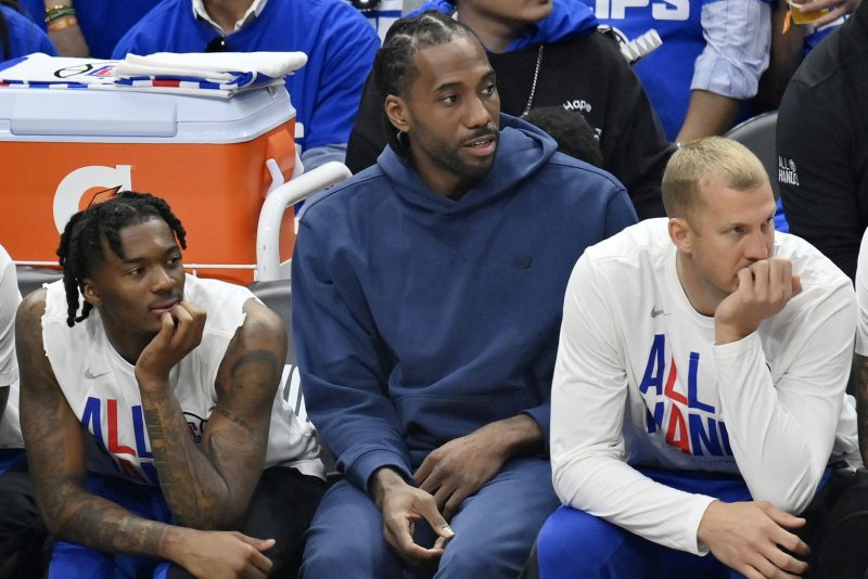 莱昂纳德因, 前员工向巴, 常庆幸莱昂 莱昂纳德因, 前员工向巴, 常庆幸莱昂